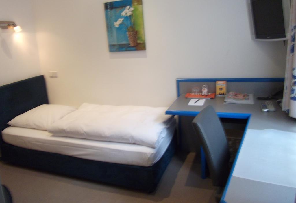 Hotel Alt - Tegel Berlin Room photo